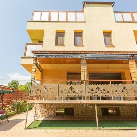 Отель Rosiem House Текиргьол Экстерьер фото